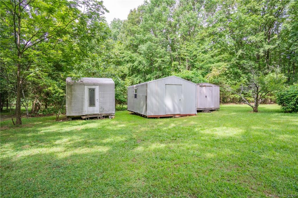 726 Kelly Road York, SC 29745 - Photo 22 of 31 a backyard of a house with a garden and deck