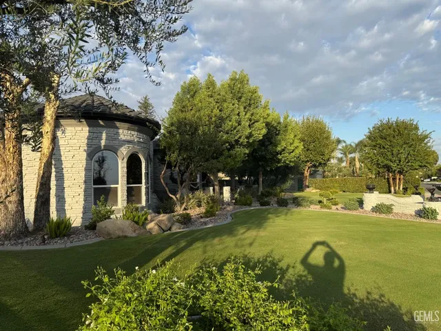 a view of a house with swimming pool and a yard