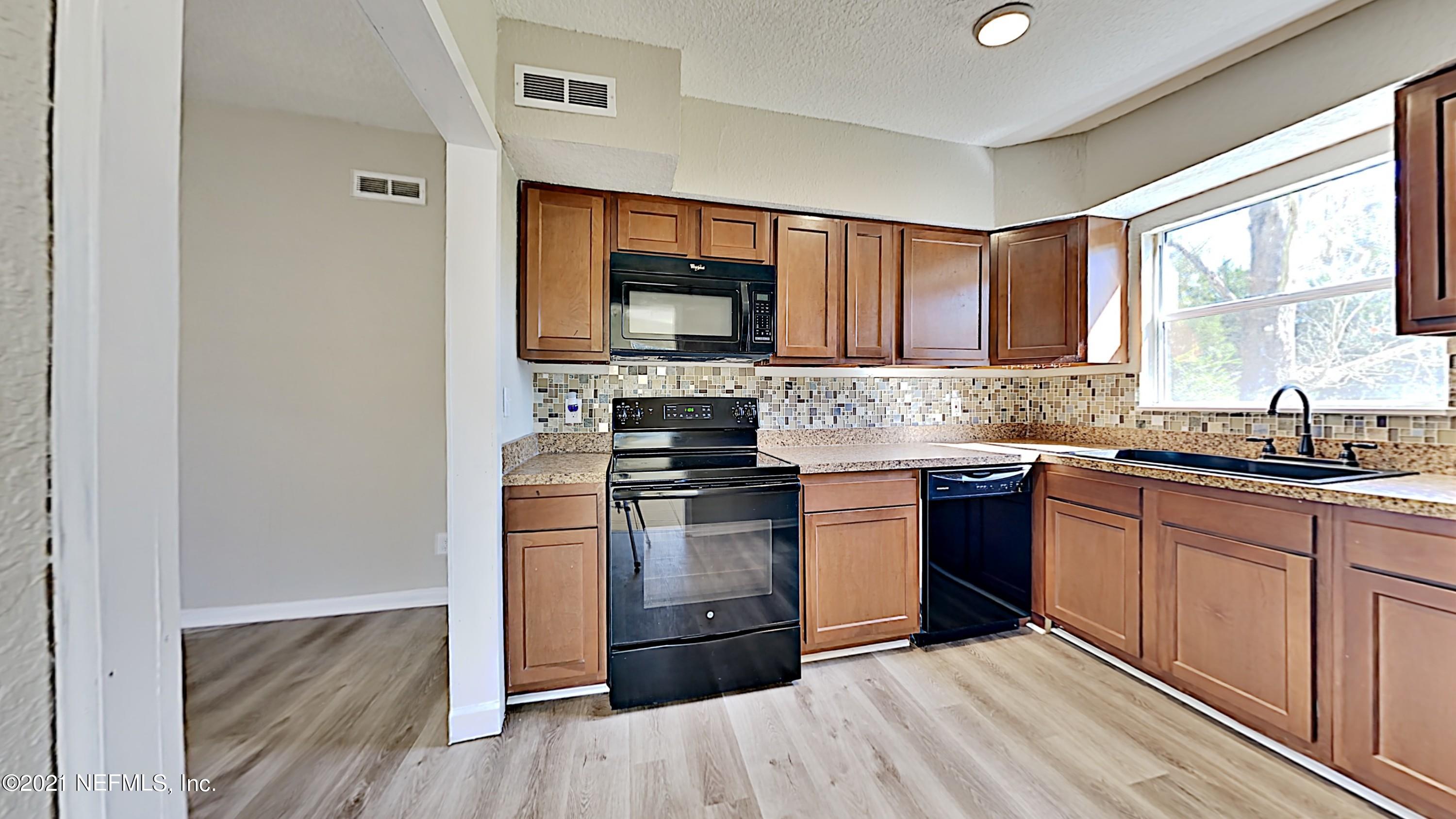 330 Rio Road Jacksonville, FL 32218 - Photo 8 of 16 7_Image_VSY9SpossI