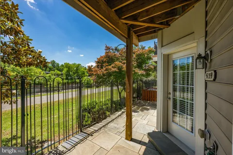 $1,200,000 | 5139 Brawner Place, Alexandria, VA 22304