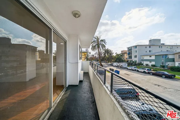 $2,795 | 1050 South Wooster Street, Unit 3, Los Angeles, CA 90035