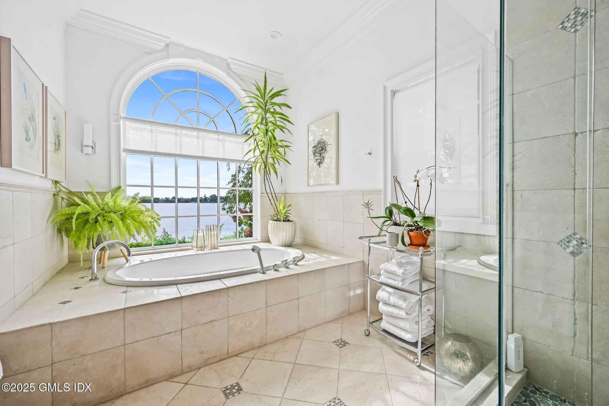 19 Weeds Landing Darien, CT 06820 - Photo 24 of 98 a bath room with a bath tub and a sink