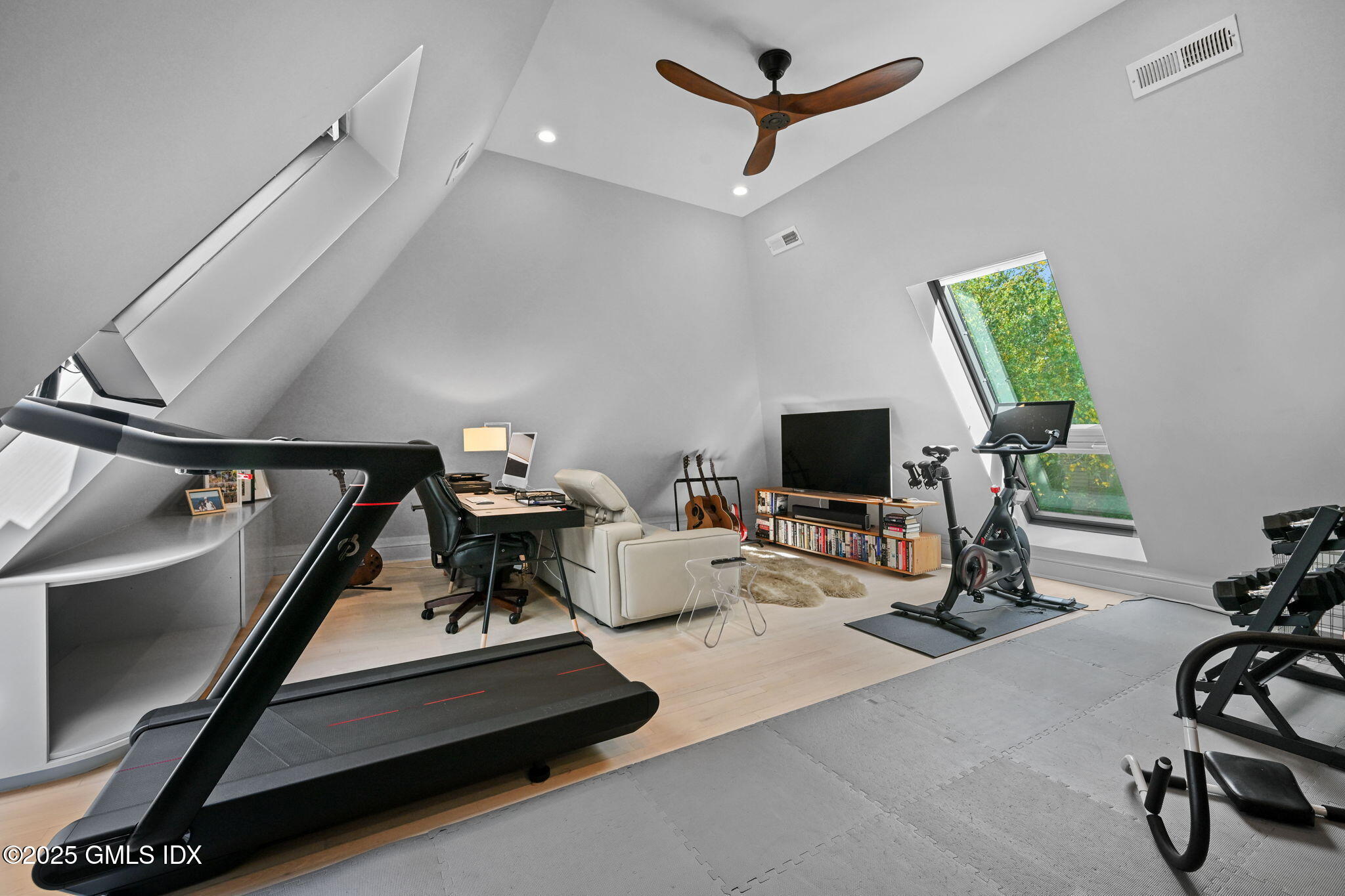 19 Weeds Landing Darien, CT 06820 - Photo 54 of 98 a living room with furniture