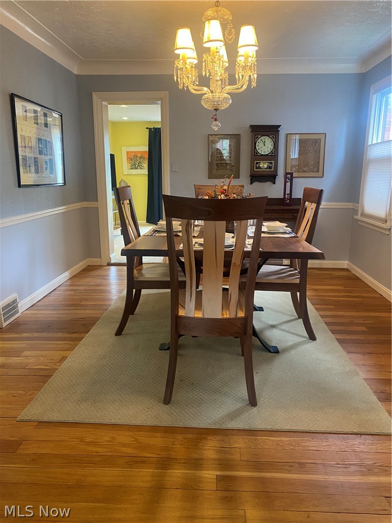 2460 Traymore Road Cleveland, OH 44118 - Photo 3 of 18 Attractive dining room with entrance to the family room and kitchen.