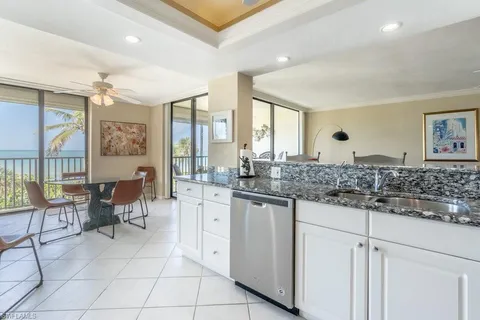 $1,299,000 | 10475 Gulf Shore Drive, Unit 122, Naples, FL 34108