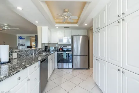 $1,299,000 | 10475 Gulf Shore Drive, Unit 122, Naples, FL 34108