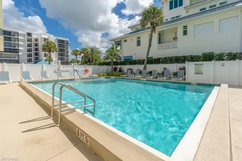 $1,299,000 | 10475 Gulf Shore Drive, Unit 122, Naples, FL 34108