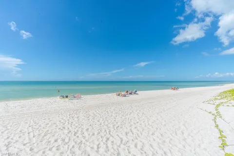 $1,299,000 | 10475 Gulf Shore Drive, Unit 122, Naples, FL 34108