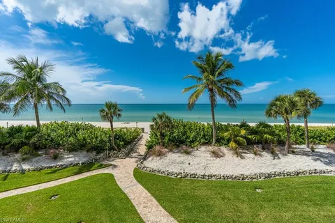 $1,299,000 | 10475 Gulf Shore Drive, Unit 122, Naples, FL 34108