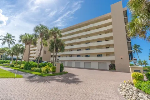 $1,299,000 | 10475 Gulf Shore Drive, Unit 122, Naples, FL 34108