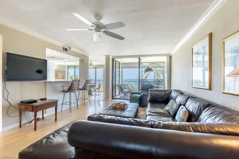 $1,299,000 | 10475 Gulf Shore Drive, Unit 122, Naples, FL 34108