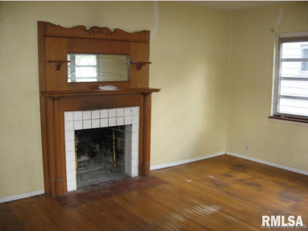 2439 South 8th Street Springfield, IL 62703 - Photo 2 of 11