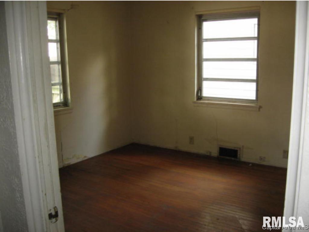 2439 South 8th Street Springfield, IL 62703 - Photo 4 of 11