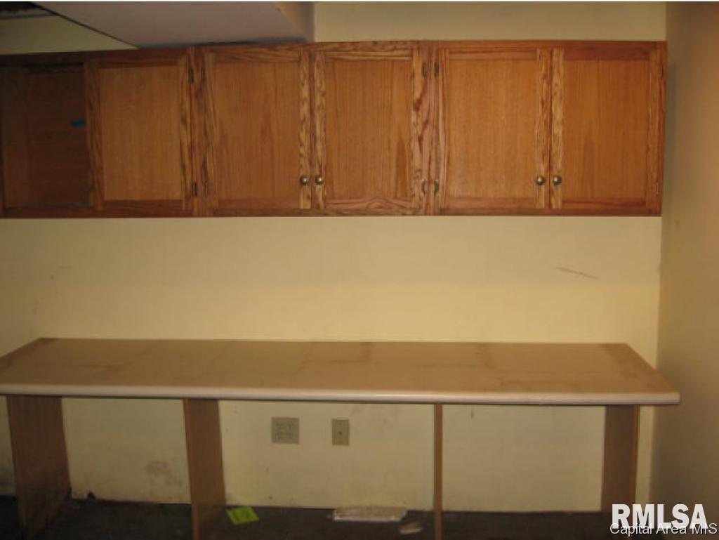 2439 South 8th Street Springfield, IL 62703 - Photo 8 of 11