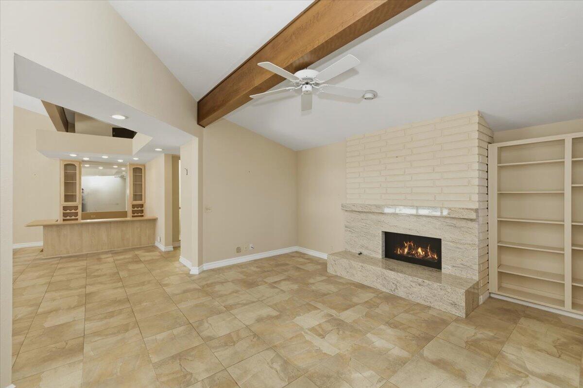 72795 Somera Road Palm Desert, CA 92260 - Photo 15 of 47 24-Family Room