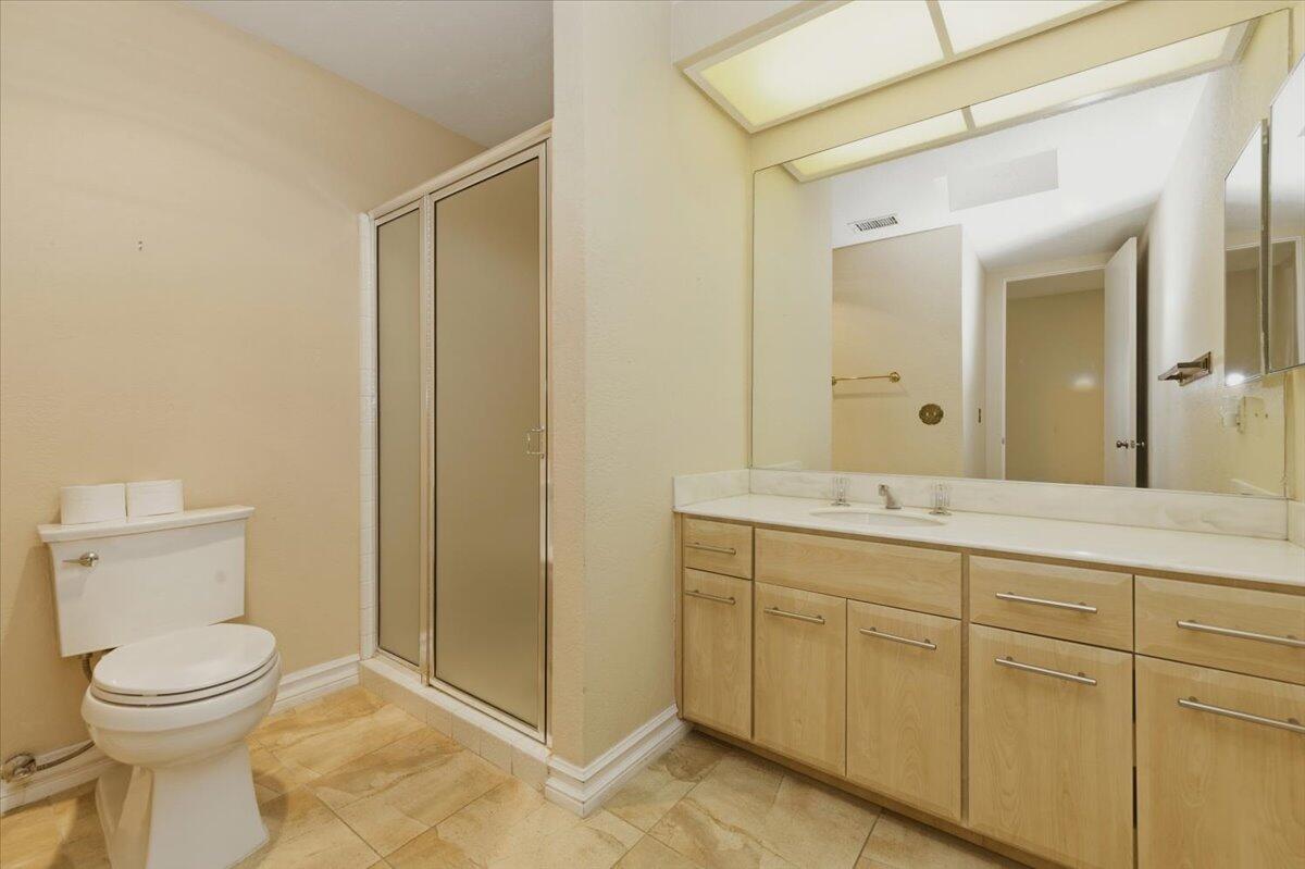72795 Somera Road Palm Desert, CA 92260 - Photo 22 of 47 32-Bathroom