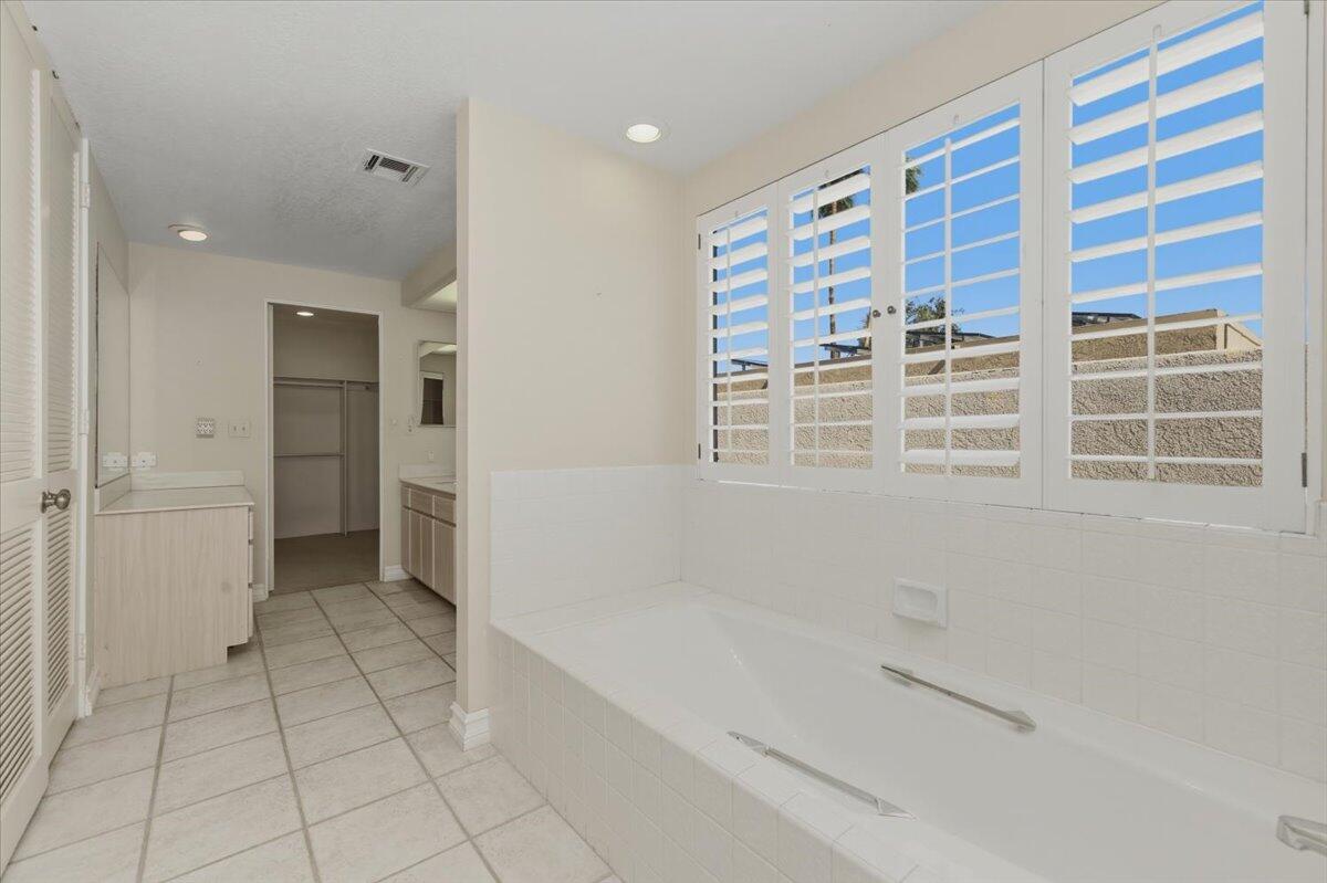 72795 Somera Road Palm Desert, CA 92260 - Photo 26 of 47 36-Bathroom