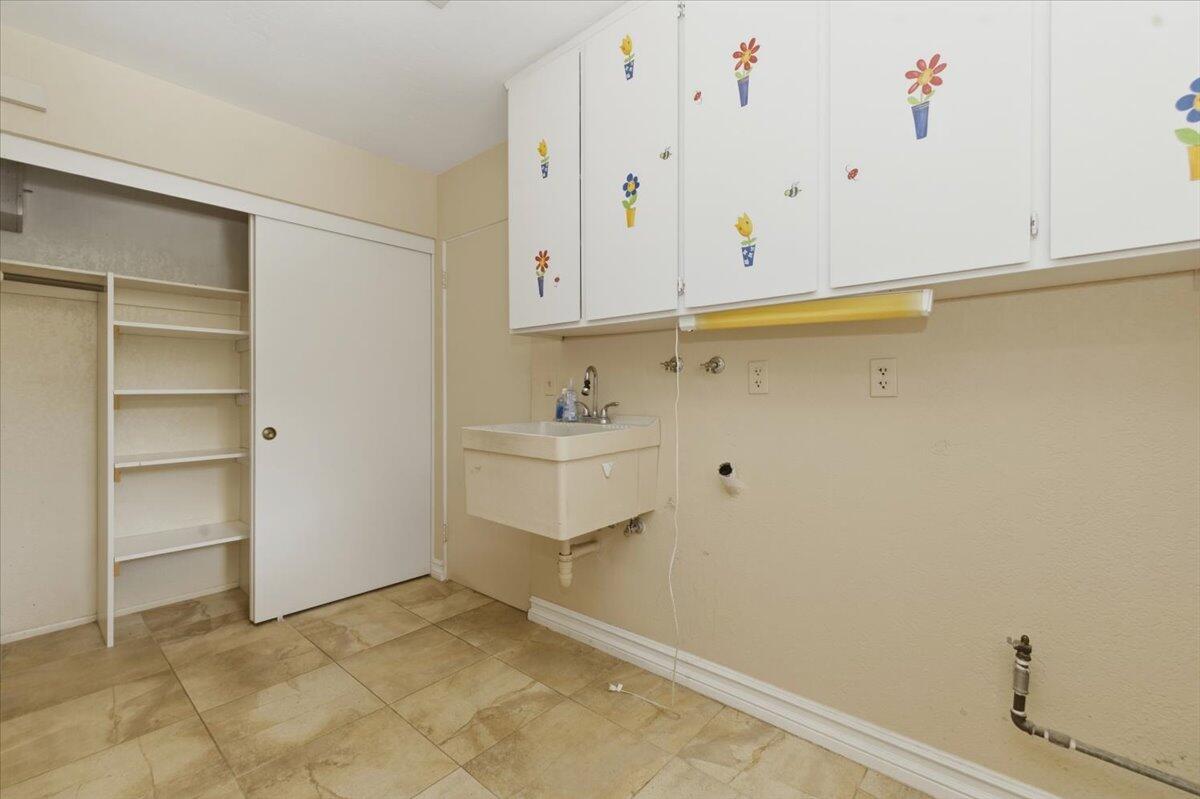 72795 Somera Road Palm Desert, CA 92260 - Photo 30 of 47 40-Laundry