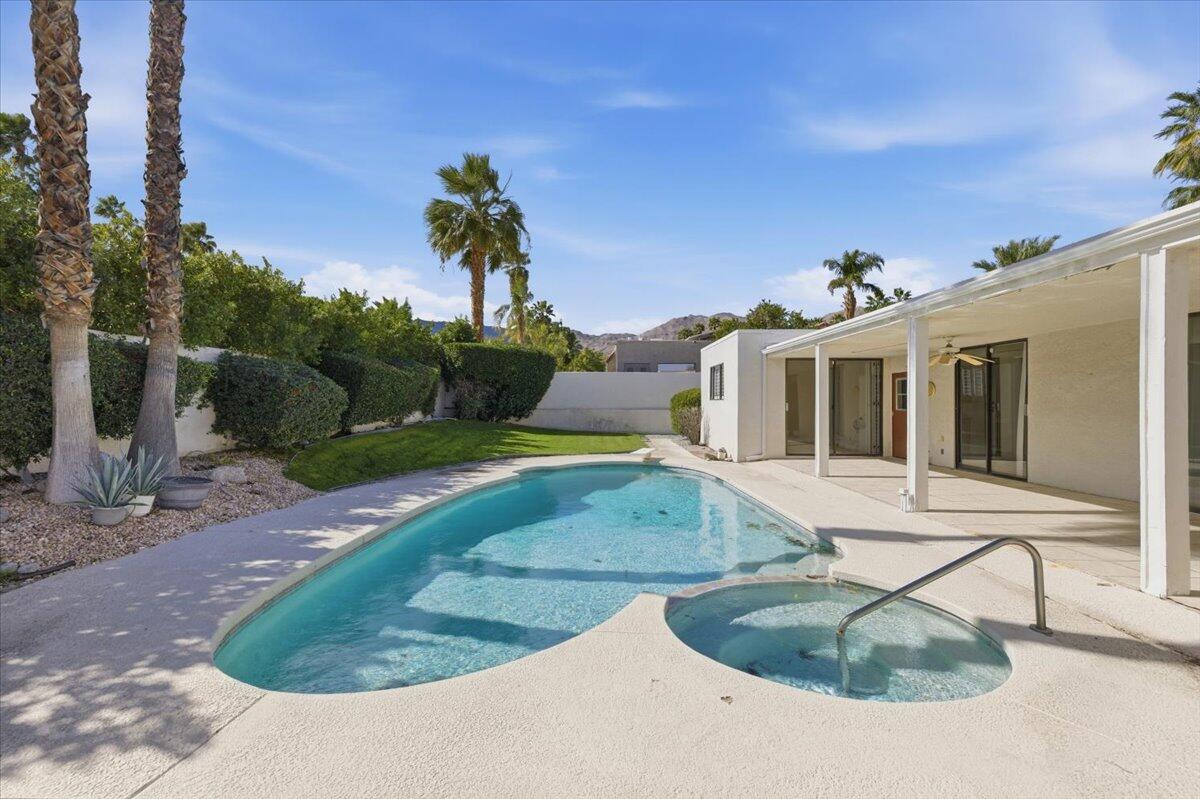 72795 Somera Road Palm Desert, CA 92260 - Photo 38 of 47 49-Backyard