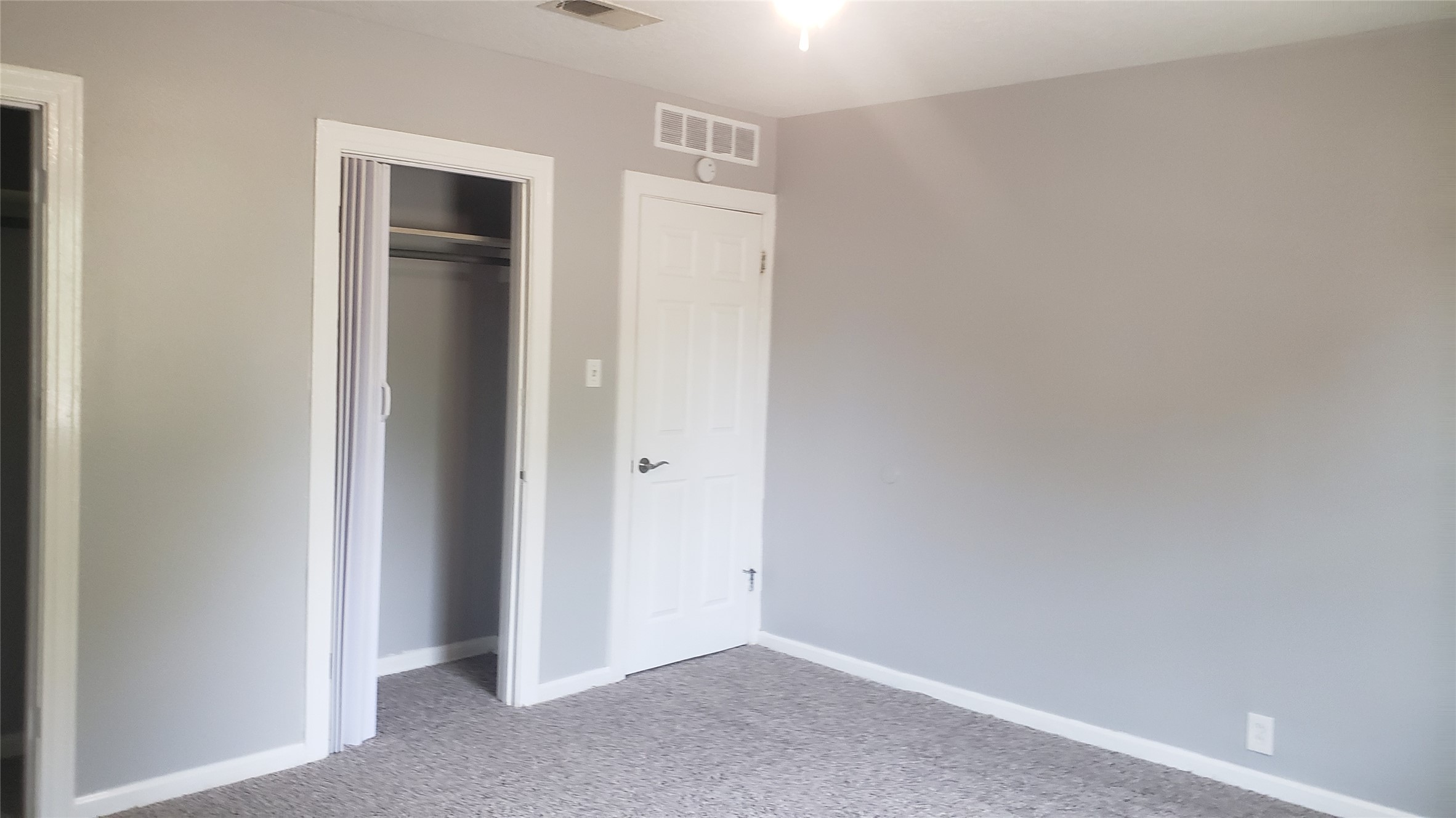 7715 Glover Street Houston, TX 77012 - Photo 6 of 8 a view of an empty room