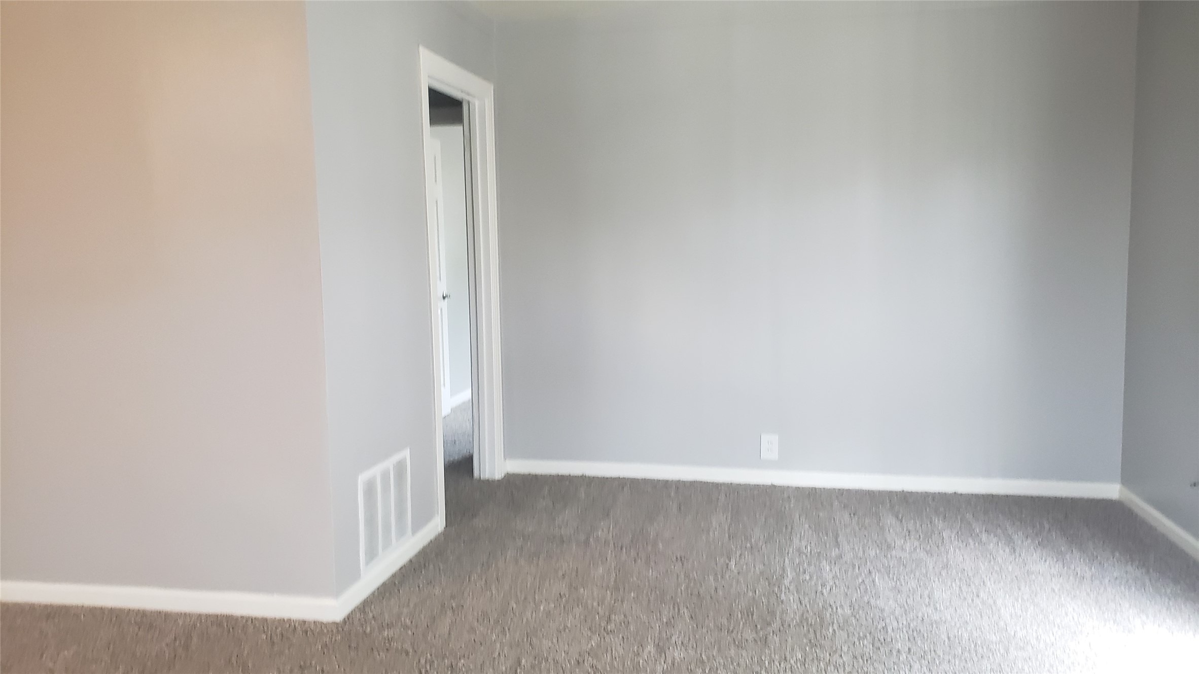 7715 Glover Street Houston, TX 77012 - Photo 7 of 8 a view of an empty room