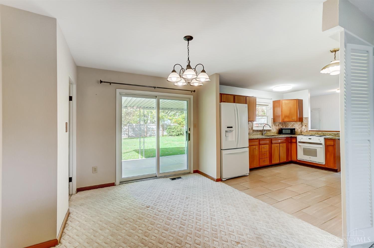 10065 Pippin Road Cincinnati, OH 45231 - Photo 9 of 37