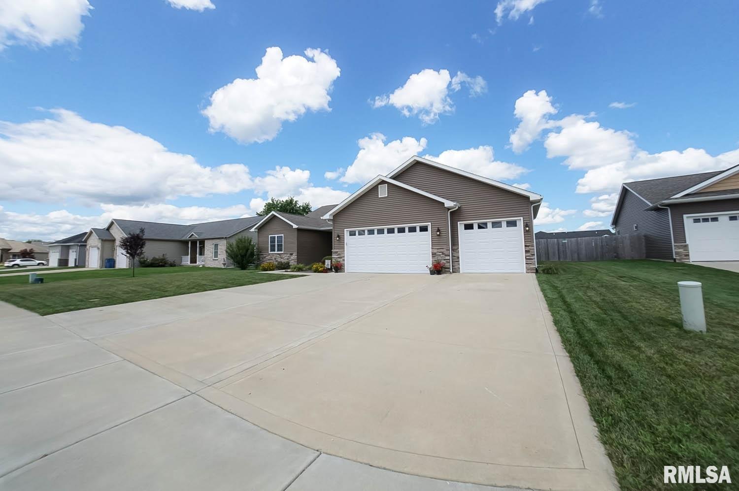 530 Waterwheel Drive Rochester, IL 62563 - Photo 4 of 47