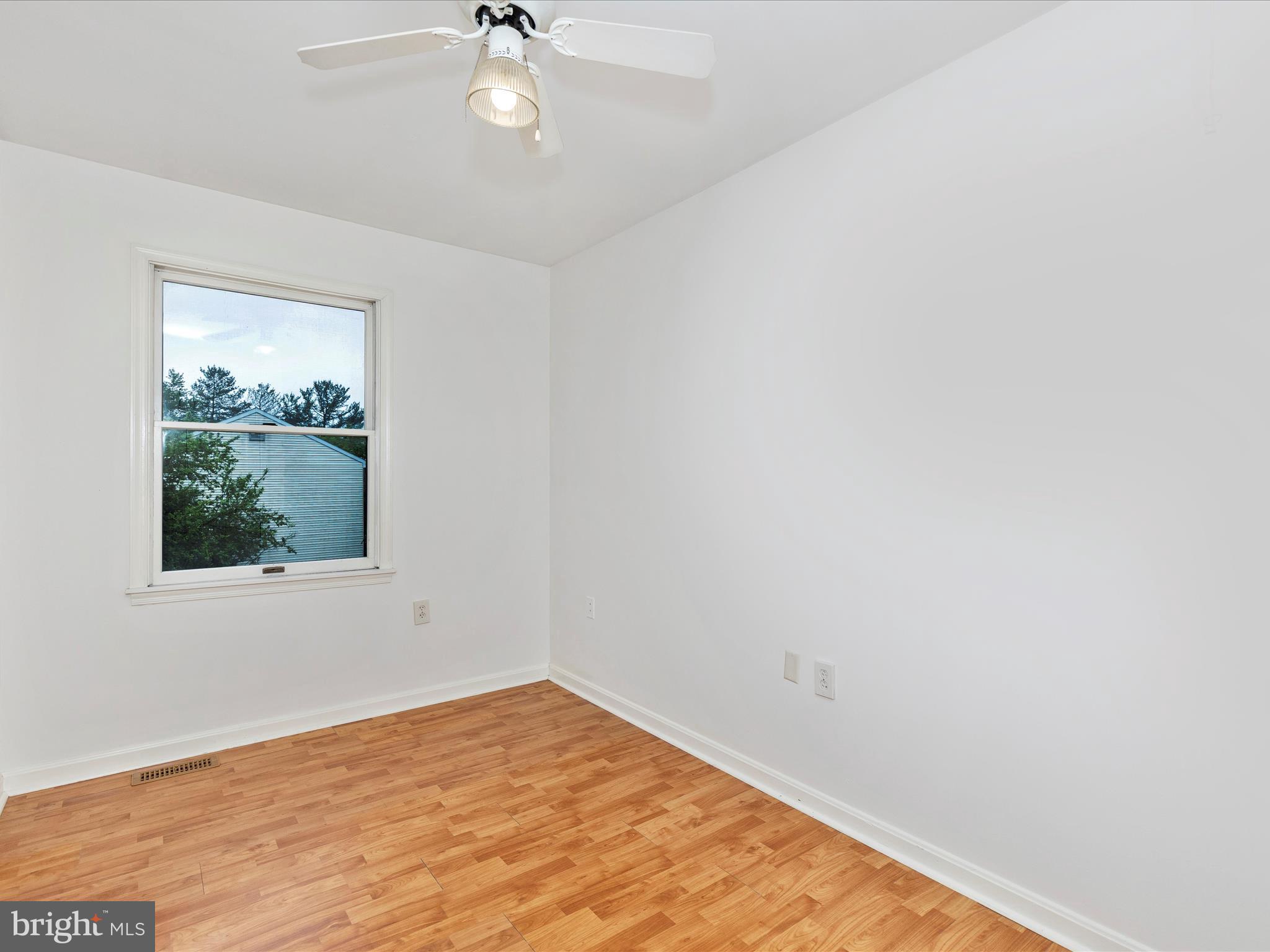 402 Windy Knoll Drive Mount Airy, MD 21771 - Photo 27 of 51 an empty room with a window