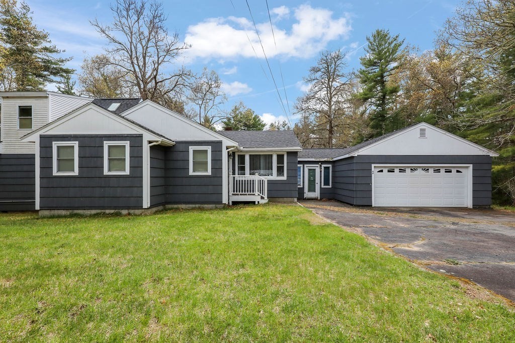 a view of a house with a yard
