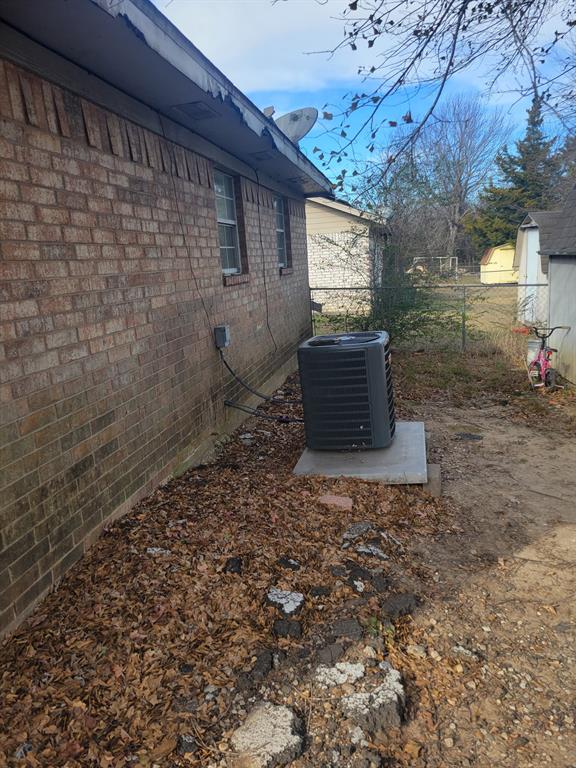 2135 40th Street Southeast Paris, TX 75460 - Photo 8 of 10