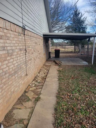 a view of a yard with a tree