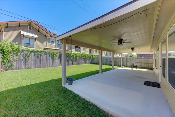 a view of a house with backyard and porch