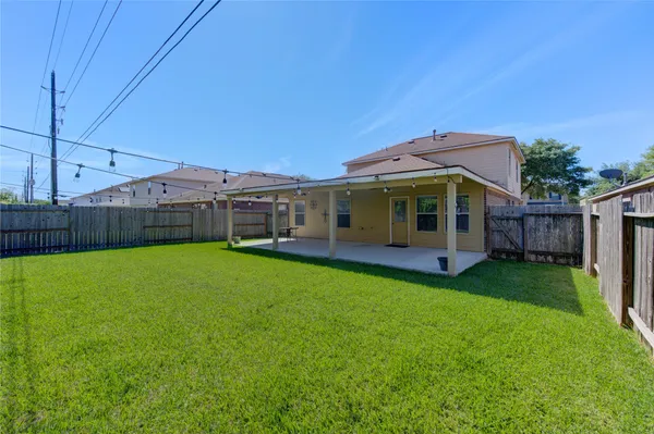 a view of a house with backyard porch and garden