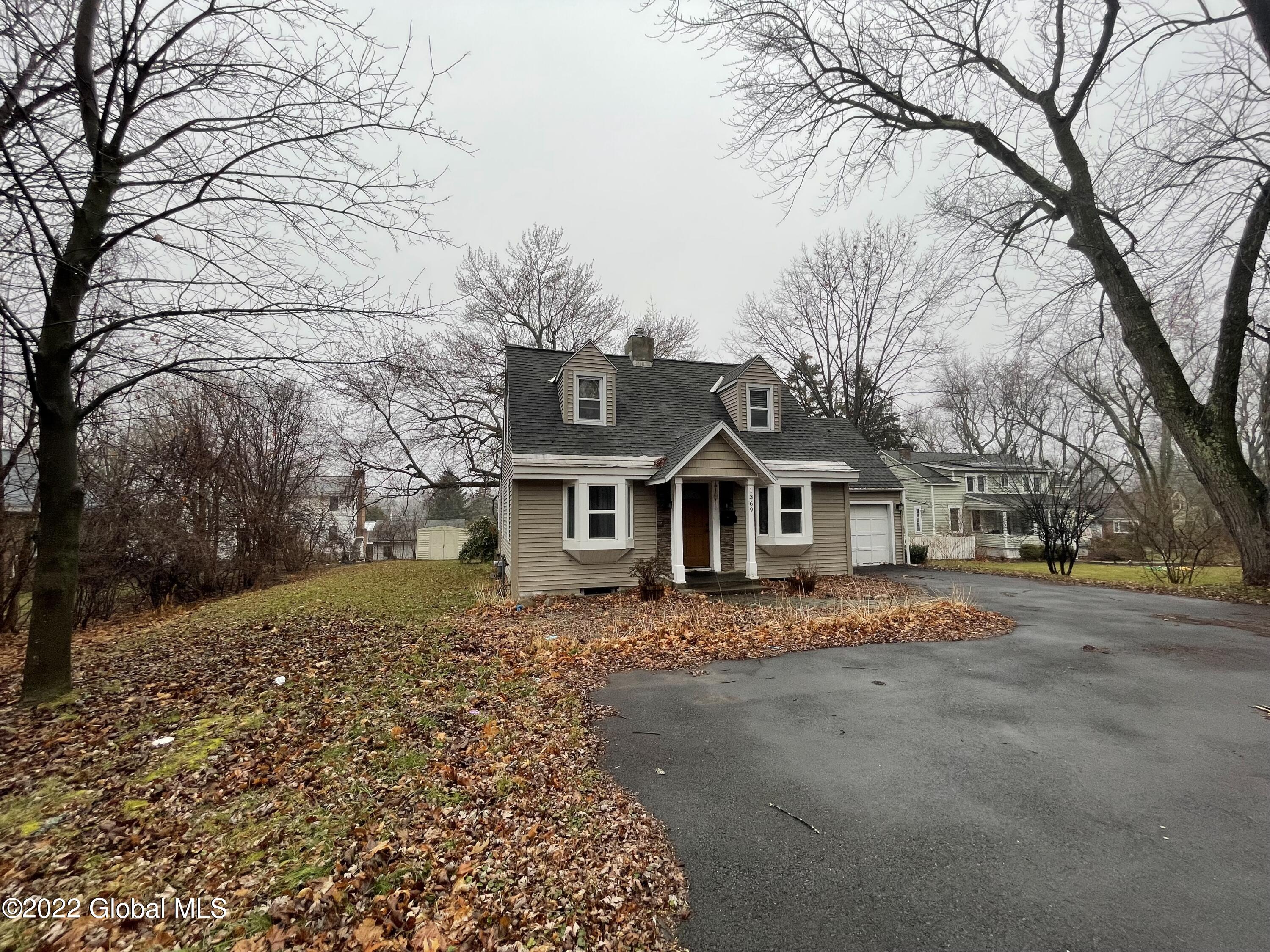 1369 Balltown Road Niskayuna, NY 12309 - Photo 3 of 17 IMG_3720