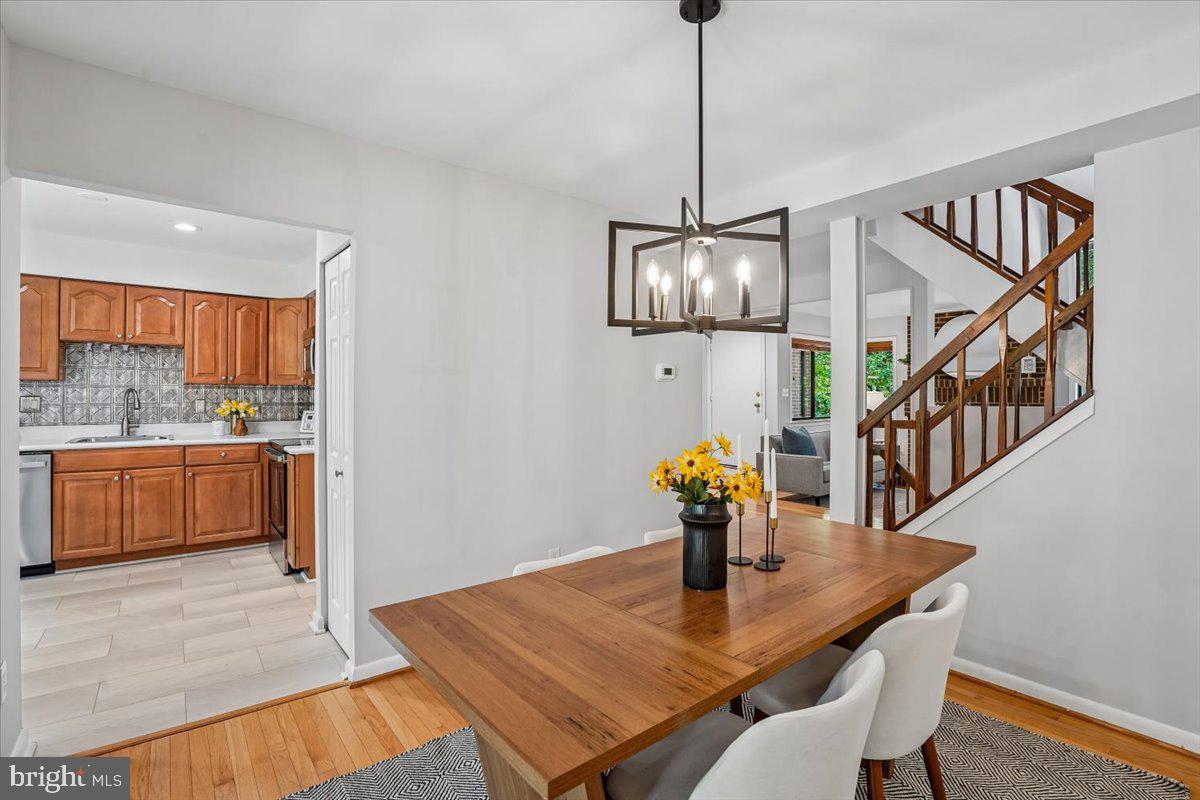 2021 Winged Foot Court Reston, VA 20191 - Photo 11 of 40 Dining and kitchen layout