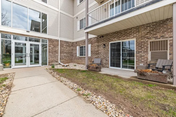 $199,900 | 140 West Commerce Boulevard, Unit 108, Slinger, WI 53086