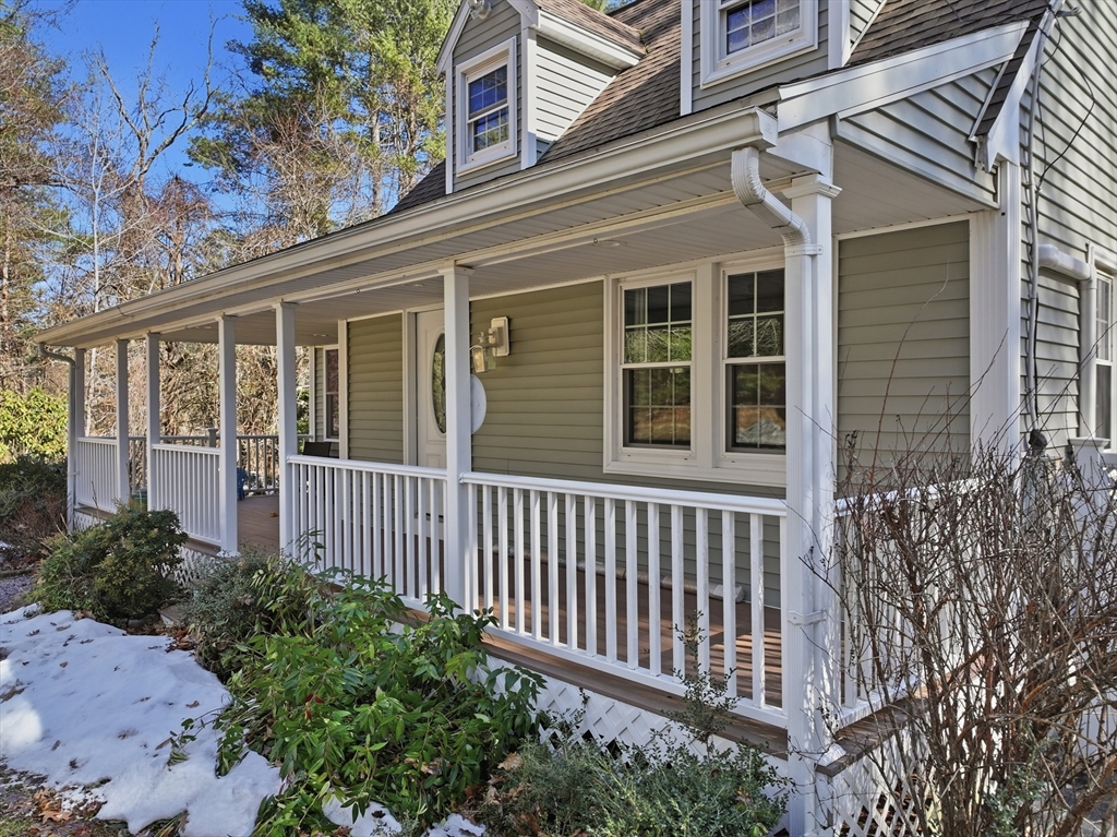 117 Draper Road East Brookfield, MA 01515 - Photo 4 of 27 front view of a house