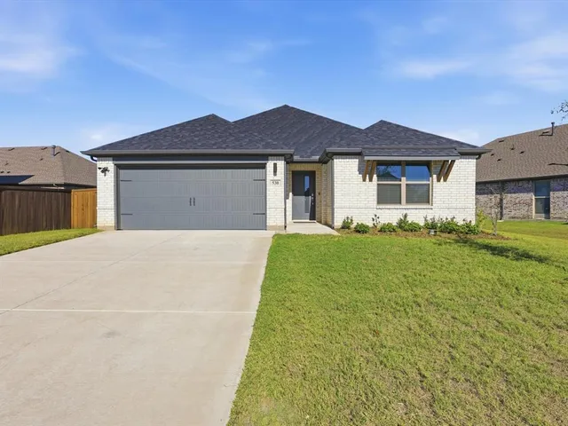$2,450 | 530 Chambers Wy Drive, Red Oak, TX 75154