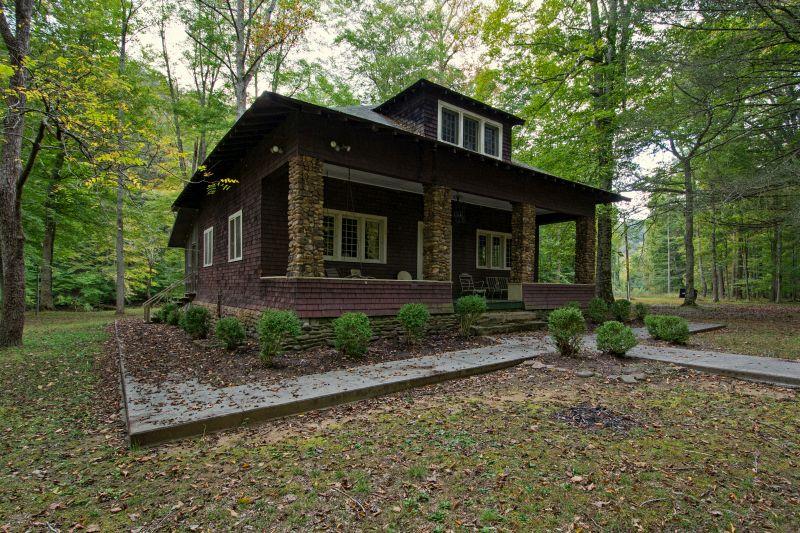1976 Hamilton Road Ronceverte, WV 24970 - Photo 1 of 38 Gallery Image 1