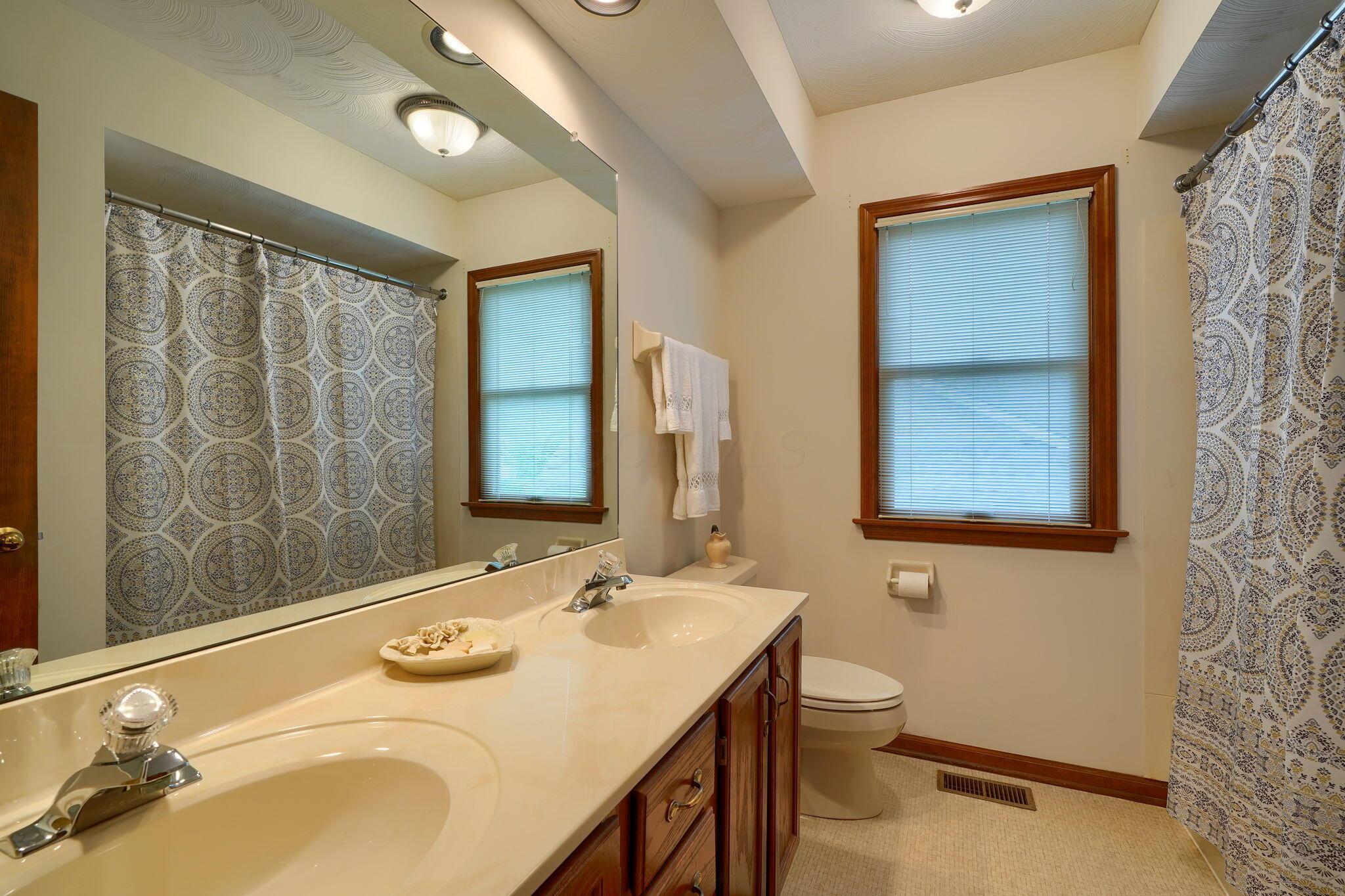 239 Ridge Side Drive Powell, OH 43065 - Photo 39 of 63 Hall full bath