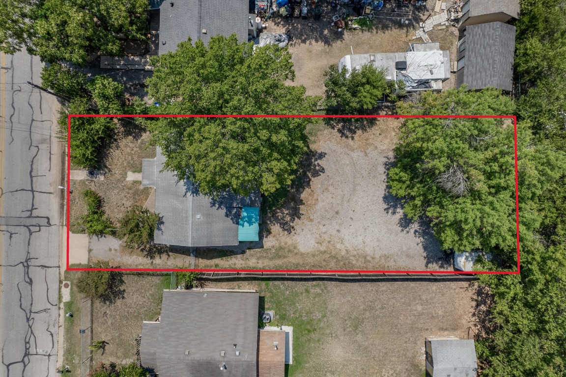 908 Vargas Road Austin, TX 78741 - Photo 2 of 28 a picture of flowers