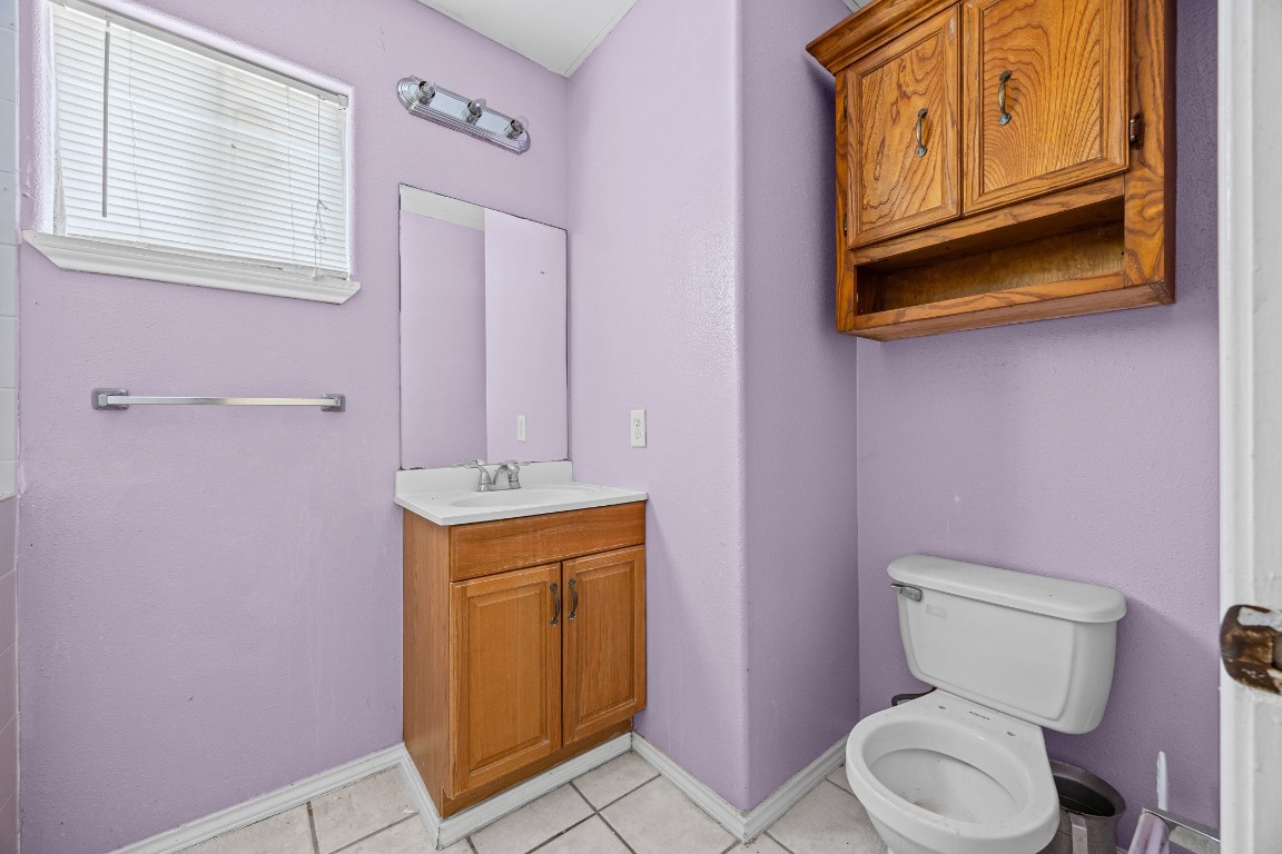908 Vargas Road Austin, TX 78741 - Photo 21 of 28 a bathroom with a sink a toilet and mirror