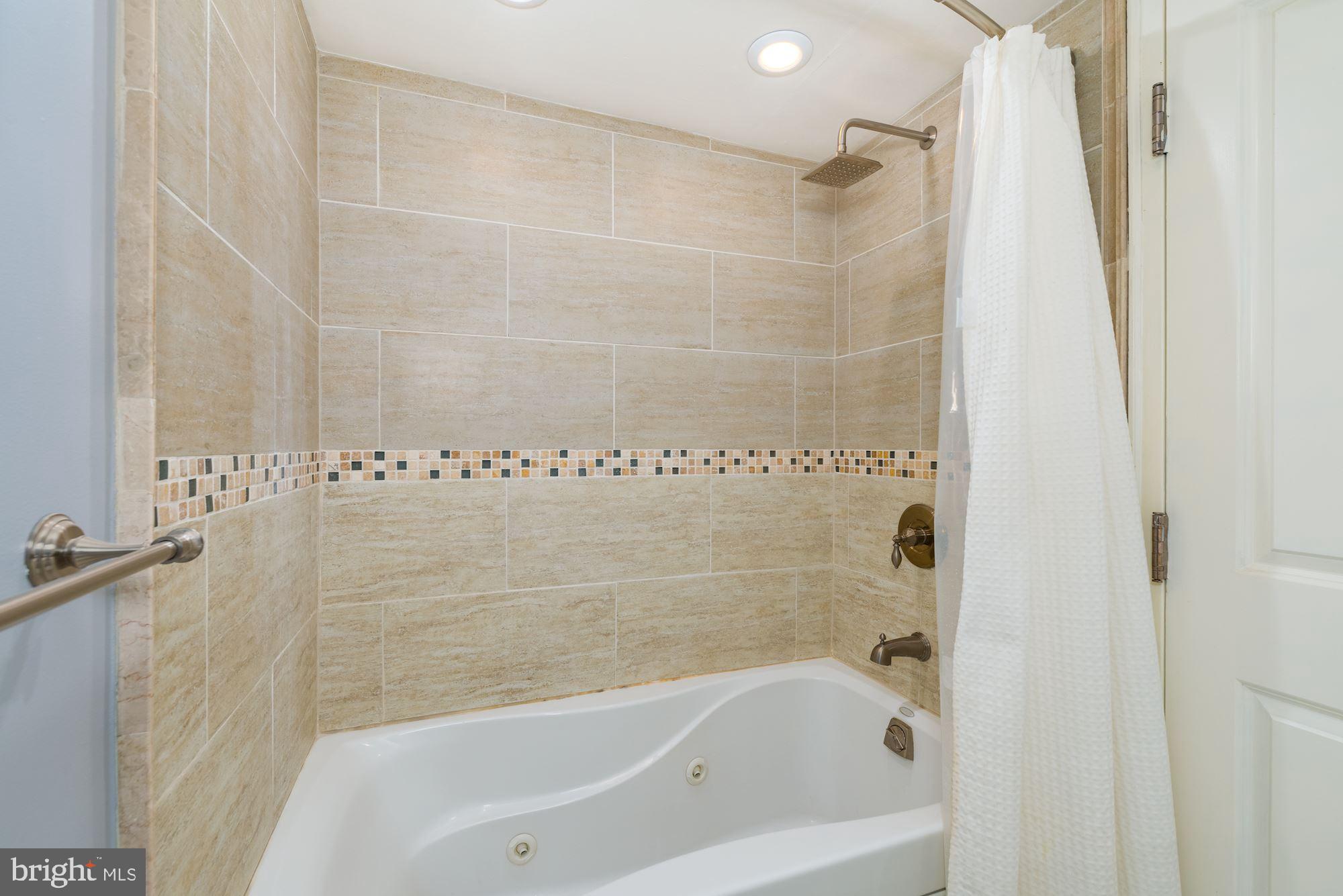 2242 Castle Rock Square, Unit 1B Reston, VA 20191 - Photo 14 of 21 Hall full bath gorgeous tile