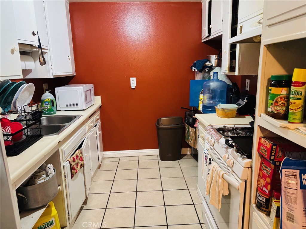 9155 Pacific Avenue, Unit 265 Anaheim, CA 92804 - Photo 12 of 18 a kitchen with a stove and a microwave