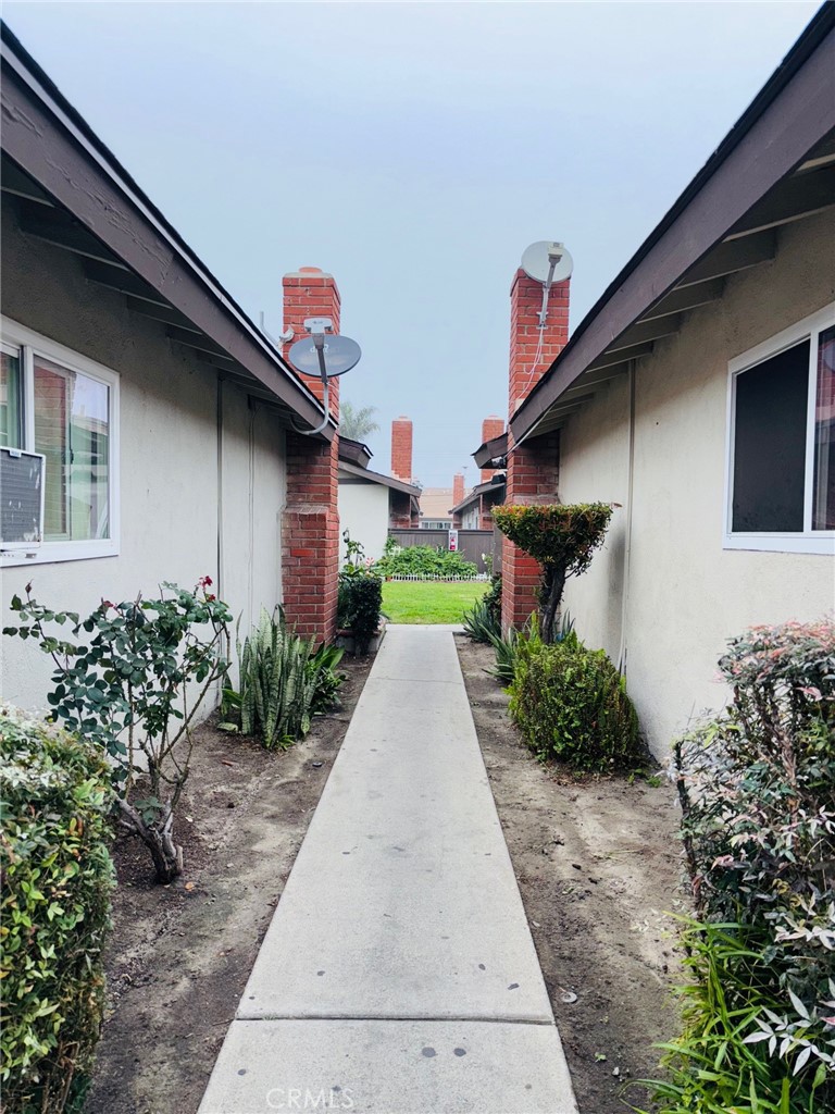 9155 Pacific Avenue, Unit 265 Anaheim, CA 92804 - Photo 6 of 18 a pathway of a house with a yard