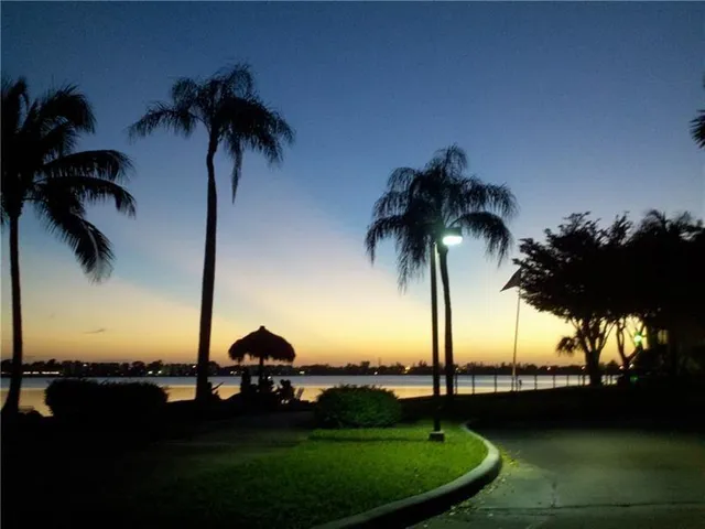 $2,100 | 111 Lake Emerald Drive, Unit 101, Oakland Park, FL 33309