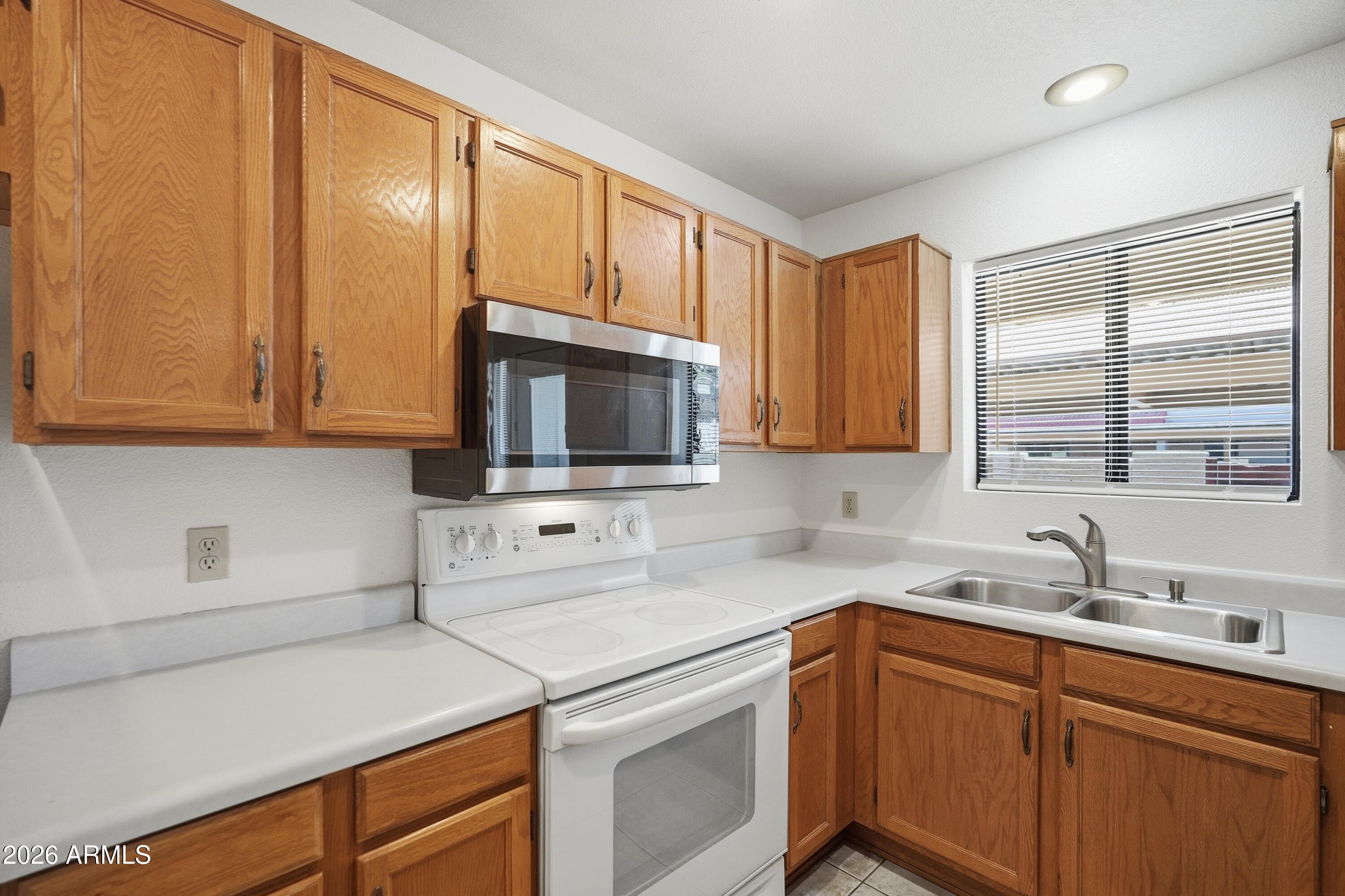 6262 East Brown Road, Unit 17 Mesa, AZ 85205 - Photo 9 of 37 Eat-in Kitchen