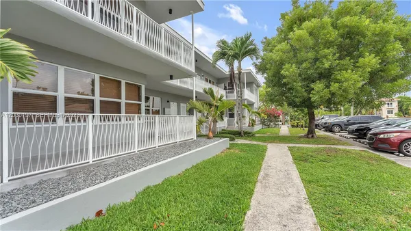 $2,150 | 1905 Calais Drive, Unit 6, Miami Beach, FL 33141