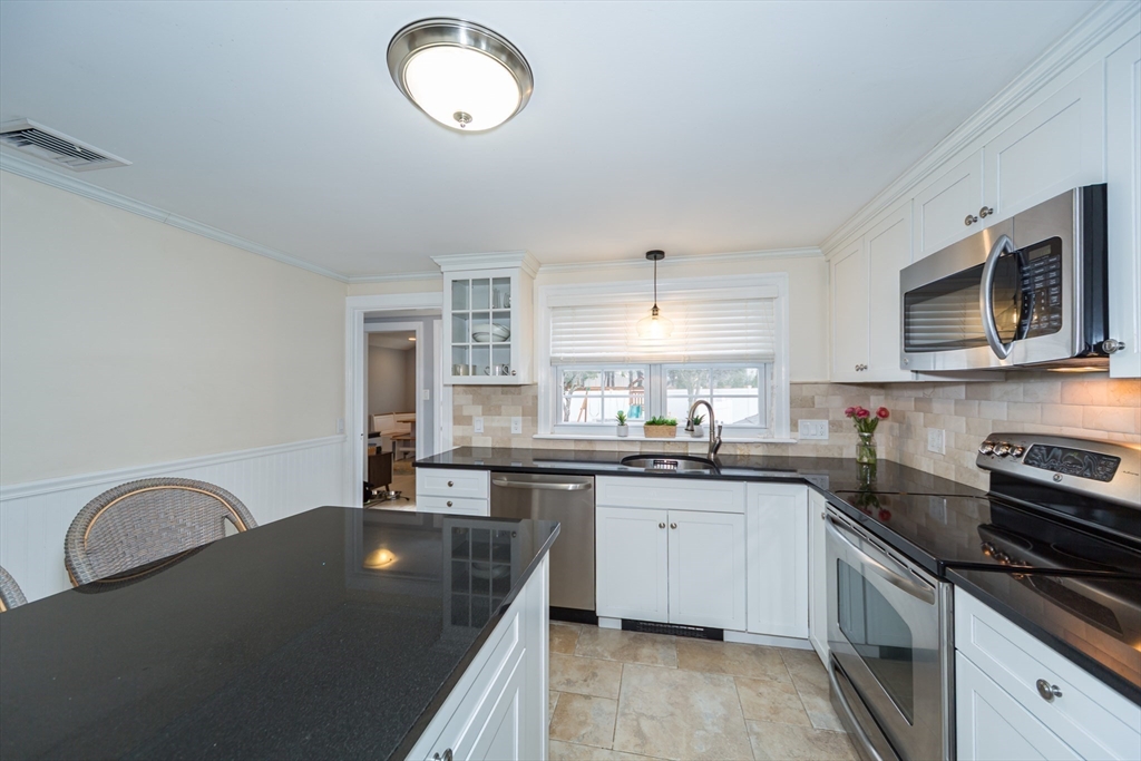 46 Parish Road, Unit 46 Needham, MA 02494 - Photo 7 of 24