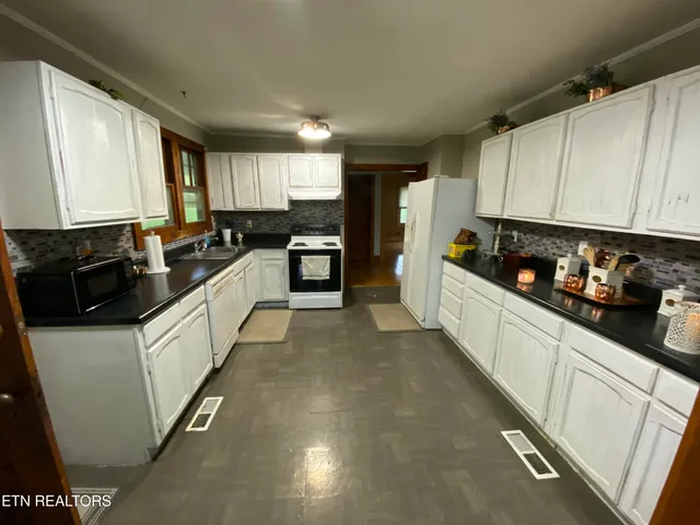 $450,000 | 117 Cedar Valley Road, Sweetwater, TN 37874